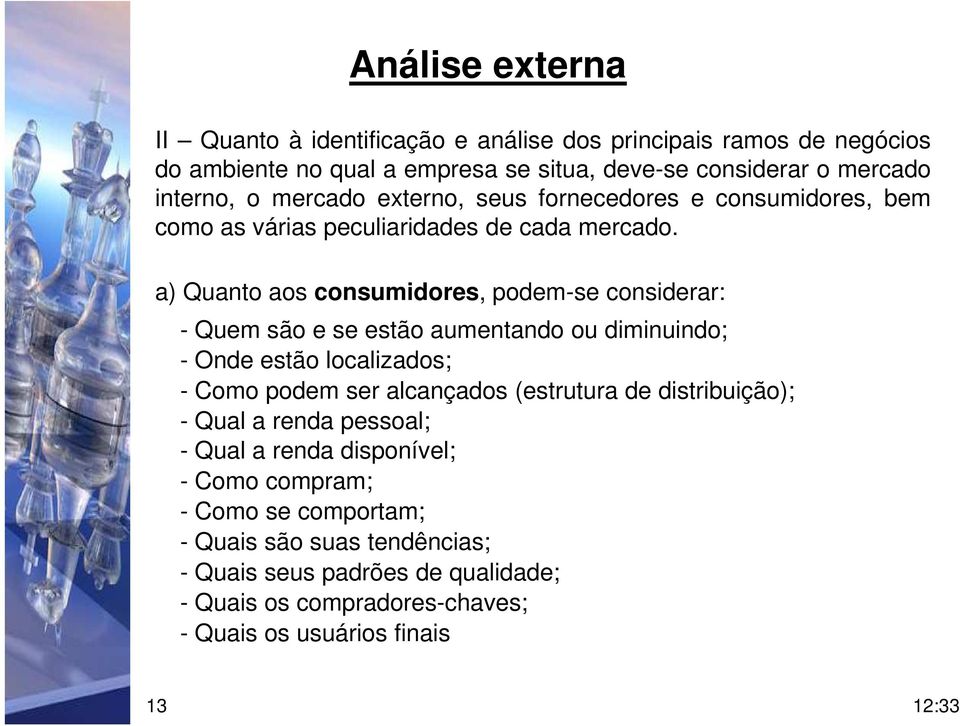 a) Quanto aos consumidores, podem-se considerar: - Quem são e se estão aumentando ou diminuindo; - Onde estão localizados; - Como podem ser alcançados