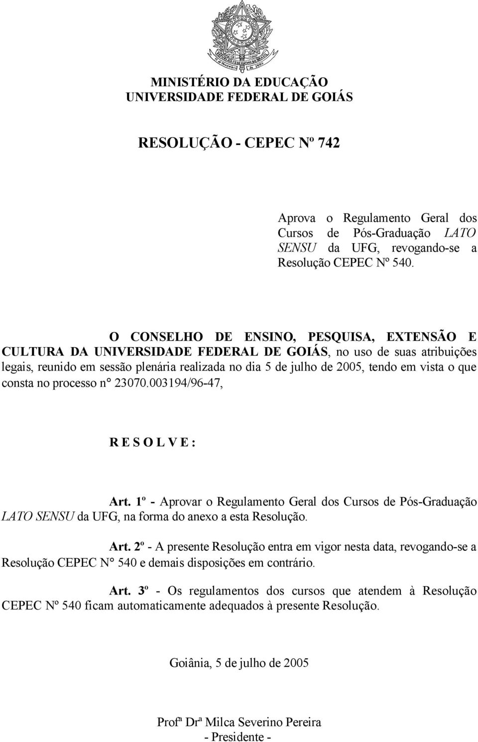 o que consta no processo n 23070.003194/96-47, R E S O L V E : Art. 1º - Aprovar o Regulamento Geral dos Cursos de Pós-Graduação LATO SENSU da UFG, na forma do anexo a esta Resolução. Art. 2º - A presente Resolução entra em vigor nesta data, revogando-se a Resolução CEPEC N 540 e demais disposições em contrário.