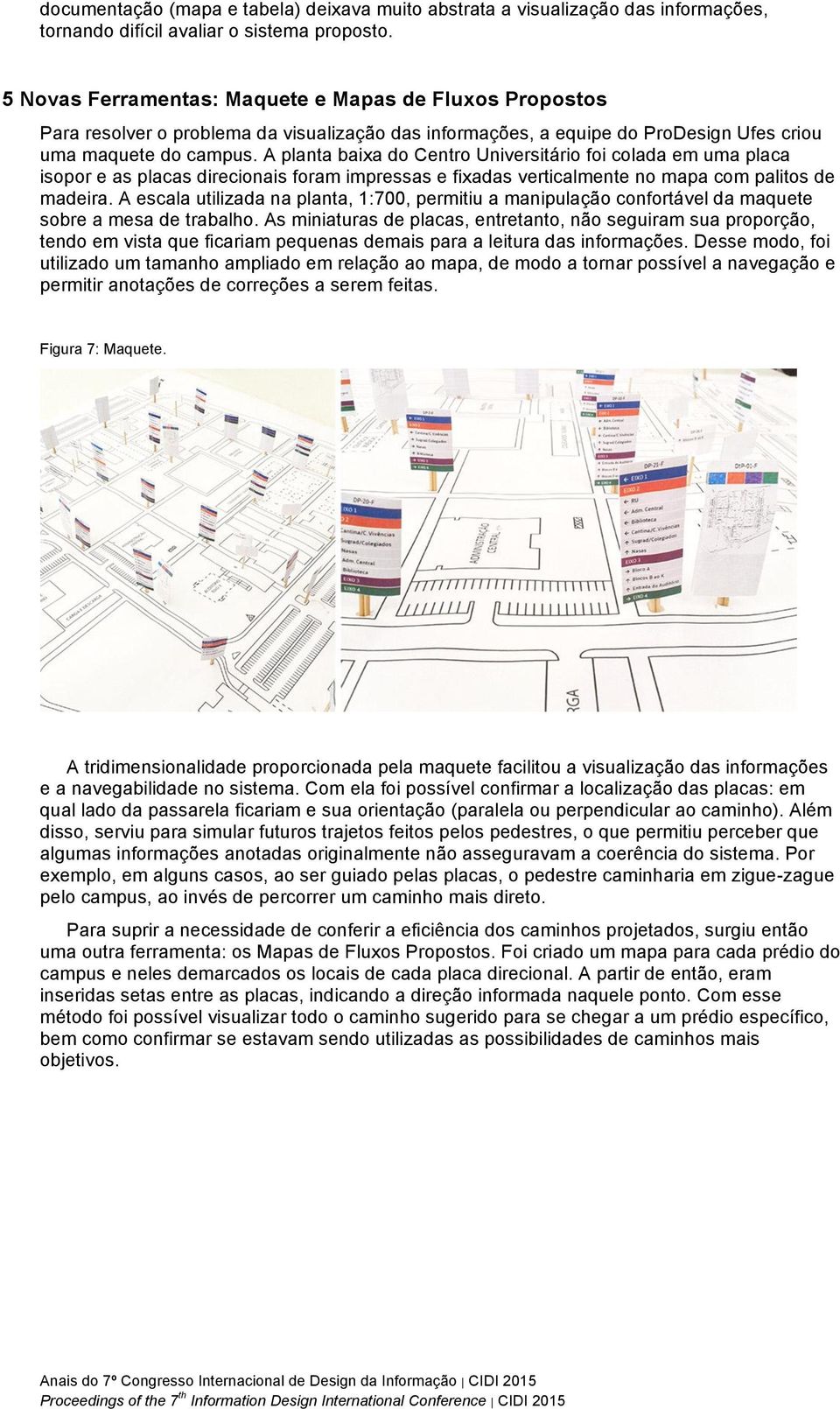 A planta baixa do Centro Universitário foi colada em uma placa isopor e as placas direcionais foram impressas e fixadas verticalmente no mapa com palitos de madeira.