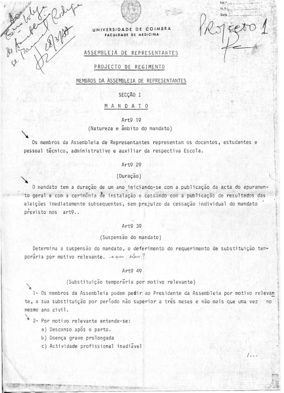 presentam os docentes, estudantes e pessoal técnico, administrativo e auxiliar da re