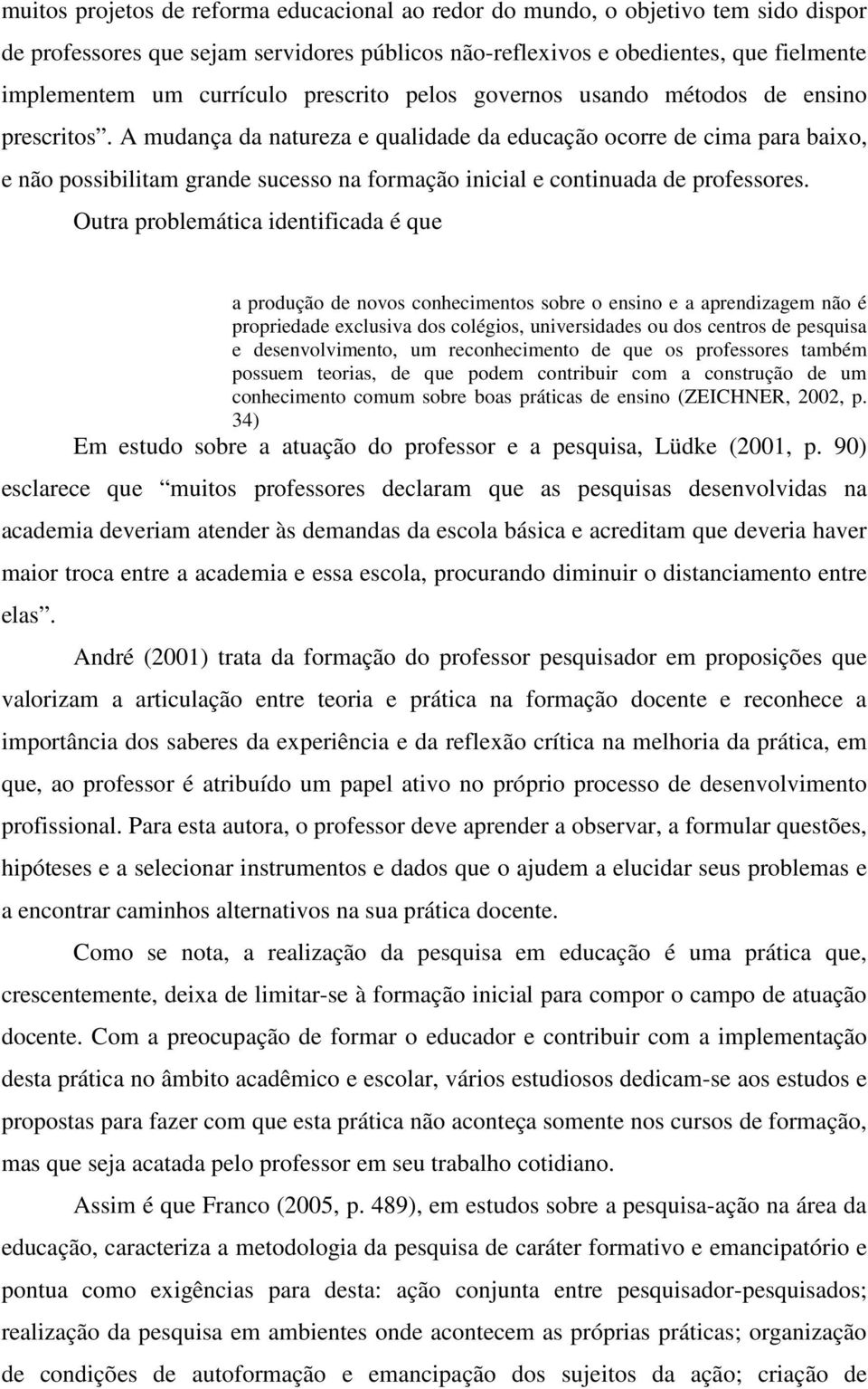 A mudança da natureza e qualidade da educação ocorre de cima para baixo, e não possibilitam grande sucesso na formação inicial e continuada de professores.