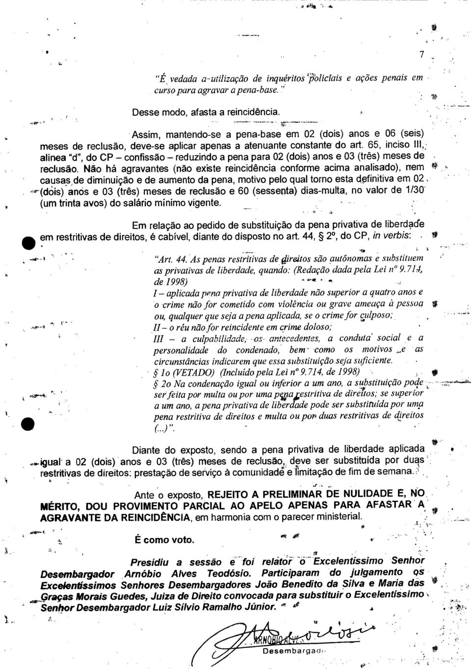 65, inciso III,: alínea "d", do CP - confissão - reduzindo a pena para 02 (dois) anos e 03 (três) meses de reclusão.