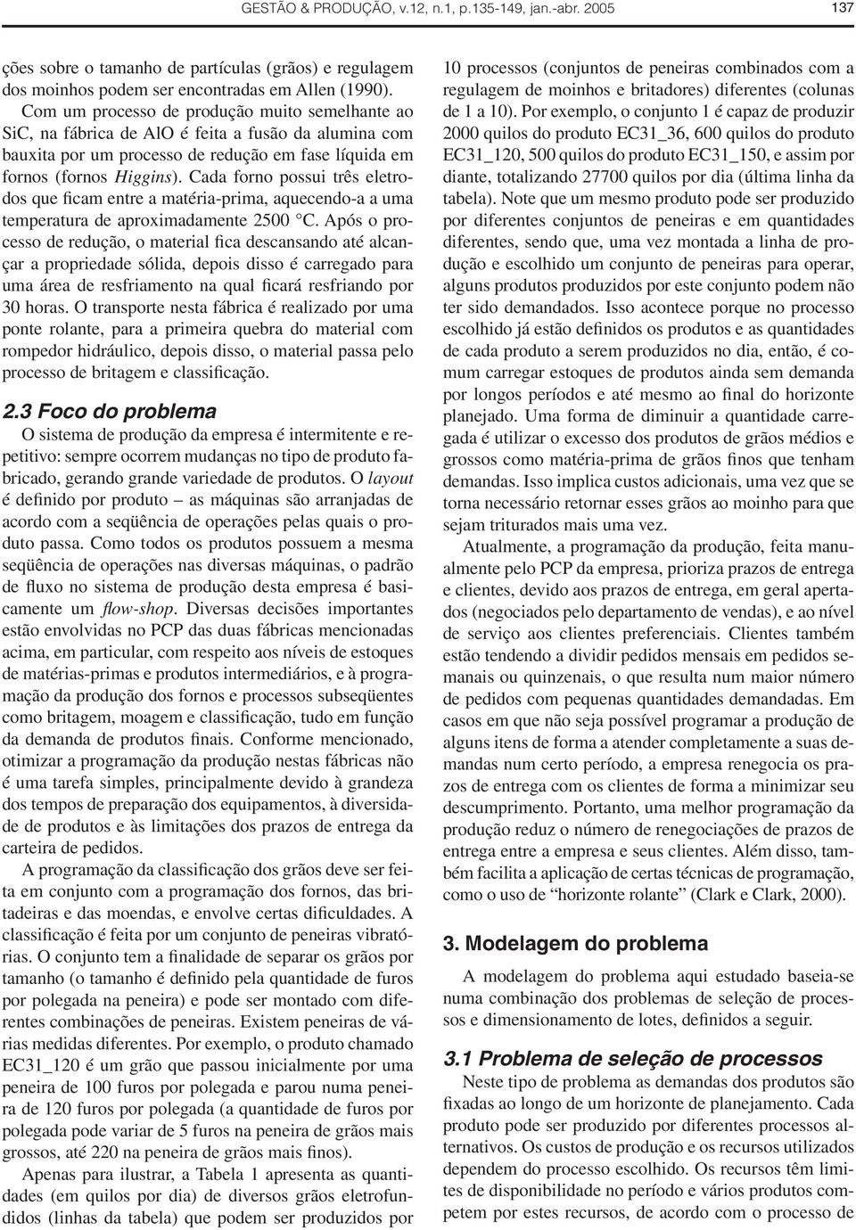 Cada forno possui três eletrodos que ficam entre a matéria-prima, aquecendo-a a uma temperatura de aproximadamente 2500 C.