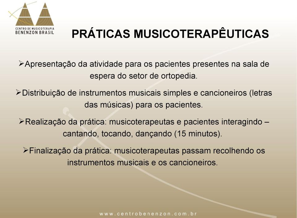 Distribuição de instrumentos musicais simples e cancioneiros (letras das músicas) para os pacientes.