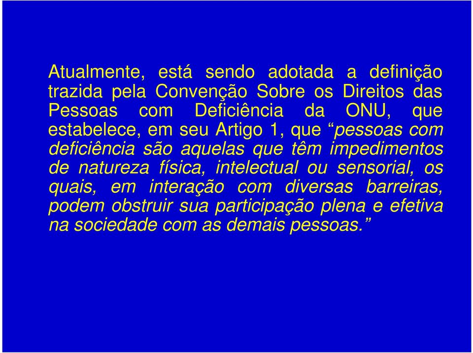 que têm impedimentos de natureza física, intelectual ou sensorial, os quais, em interação com