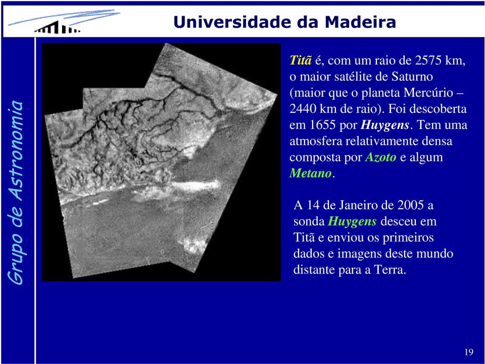 Tem uma atmosfera relativamente densa composta por Azoto e algum Metano.