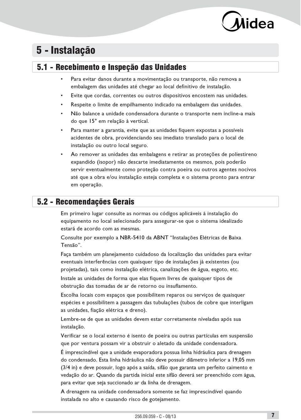 Não balance a unidade condensadora durante o transporte nem incline-a mais do que 15 em relação à vertical.