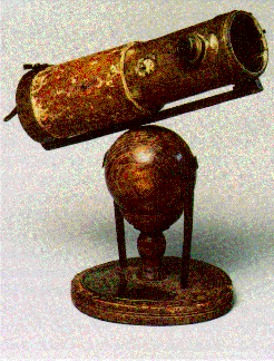 Isaac Newton (1643-1727) Newton concluiu, erroneamente, que telescópios usando lentes refratoras sofreriam sempre de aberração cromática (=> aula Exploração no Espaço I).