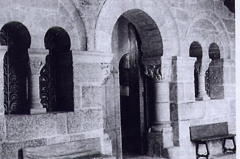 Fig. 1 - Portal e ajimeces da sala capitular da Colegiada de