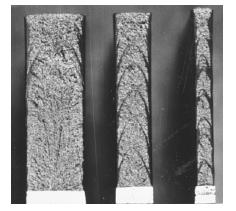 Seleção de Materiais Falha em Serviço: Mecanismos Fratura frágil transgranular superfície de fratura reta, podendo apresentar marcas