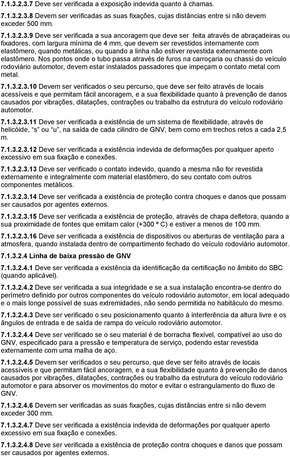 ancoragem que deve ser feita através de abraçadeiras ou fixadores, com largura mínima de 4 mm, que devem ser revestidos internamente com elastômero, quando metálicas, ou quando a linha não estiver