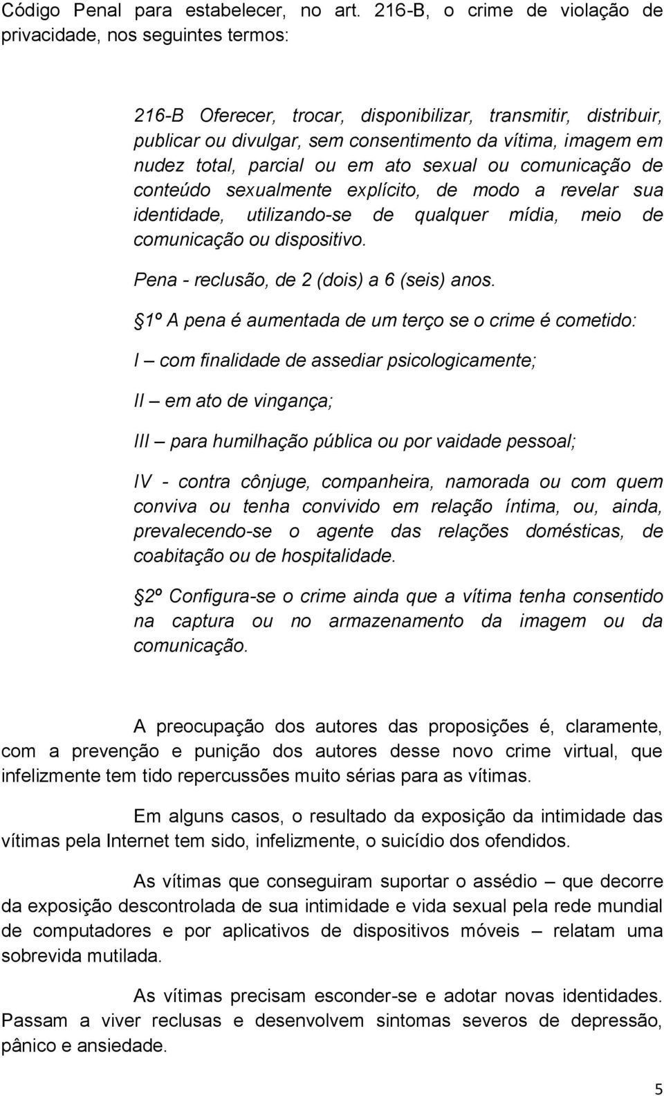 total, parcial ou em ato sexual ou comunicação de conteúdo sexualmente explícito, de modo a revelar sua identidade, utilizando-se de qualquer mídia, meio de comunicação ou dispositivo.