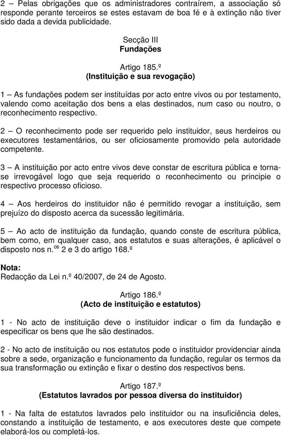 º (Instituição e sua revogação) 1 As fundações podem ser instituídas por acto entre vivos ou por testamento, valendo como aceitação dos bens a elas destinados, num caso ou noutro, o reconhecimento