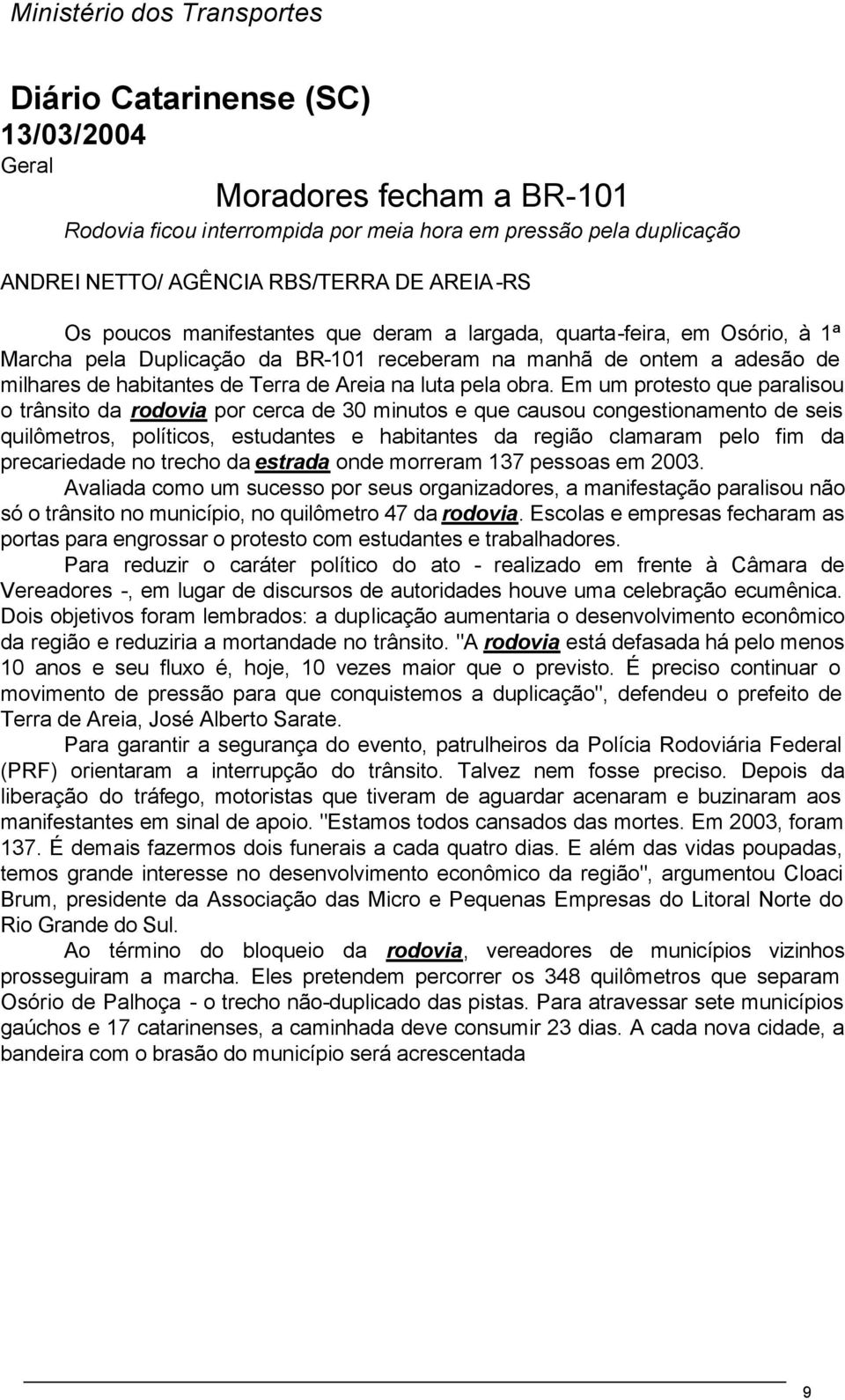 Em um protesto que paralisou o trânsito da rodovia por cerca de 30 minutos e que causou congestionamento de seis quilômetros, políticos, estudantes e habitantes da região clamaram pelo fim da