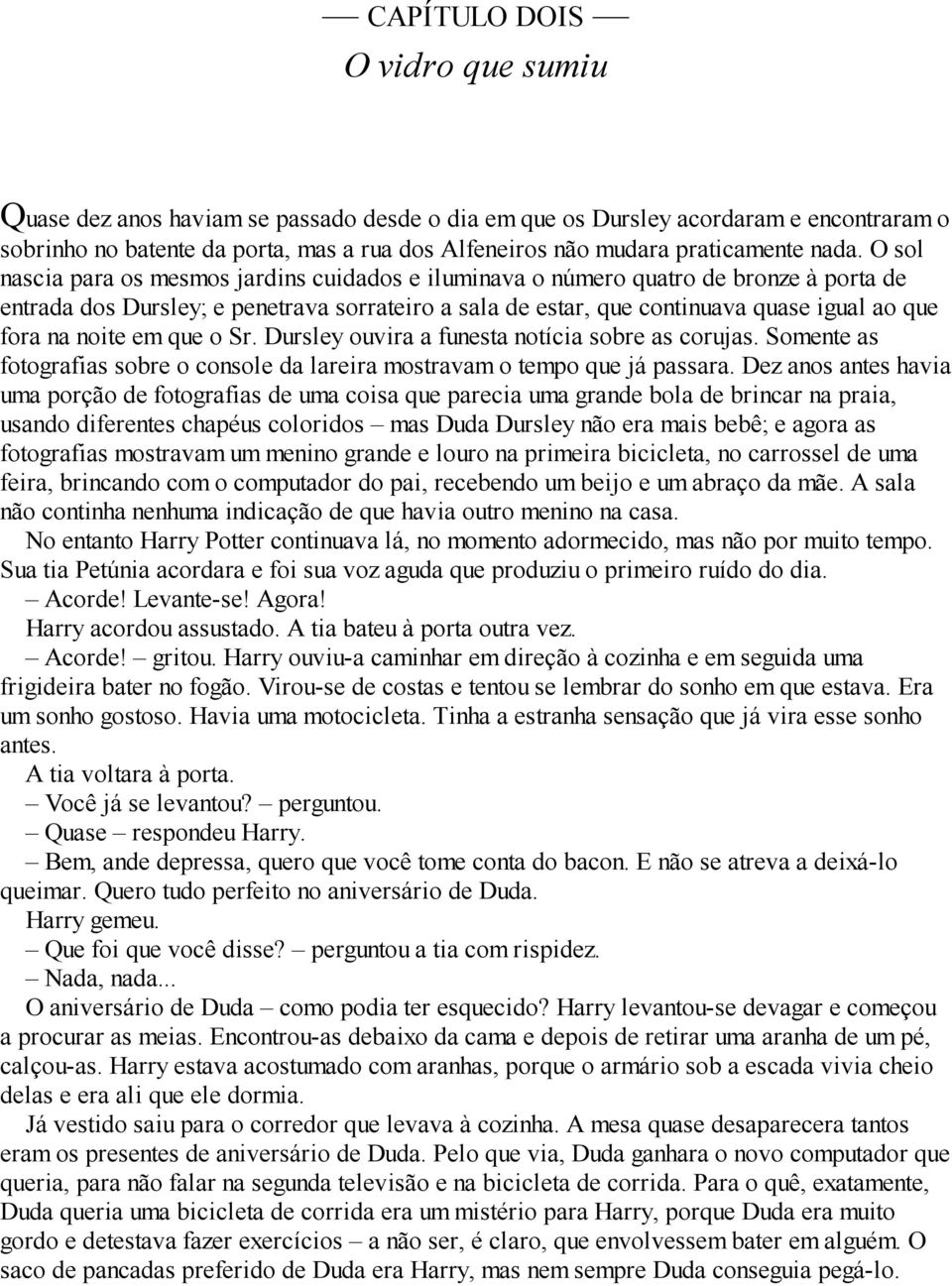 na noite em que o Sr. Dursley ouvira a funesta notícia sobre as corujas. Somente as fotografias sobre o console da lareira mostravam o tempo que já passara.