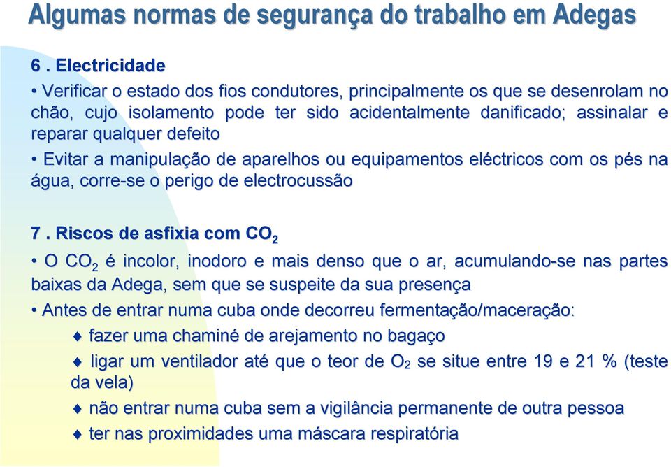 Evitar a manipulação de aparelhos ou equipamentos eléctricos com os pés p s na água, corre-se o perigo de electrocussão 7.