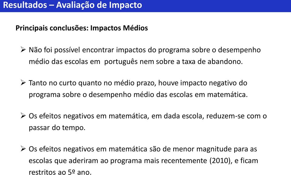 Tanto no curto quanto no médio prazo, houve impacto negativo do programa sobre o desempenho médio das escolas em matemática.