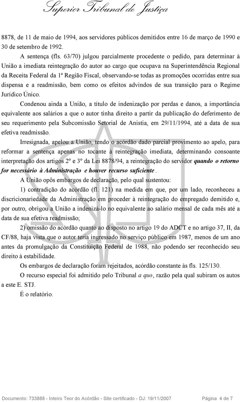 observando-se todas as promoções ocorridas entre sua dispensa e a readmissão, bem como os efeitos advindos de sua transição para o Regime Jurídico Único.