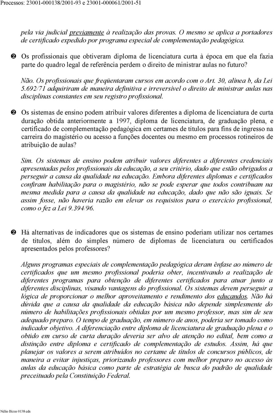 Os profissionais que freqüentaram cursos em acordo com o Art. 30, alínea b, da Lei 5.