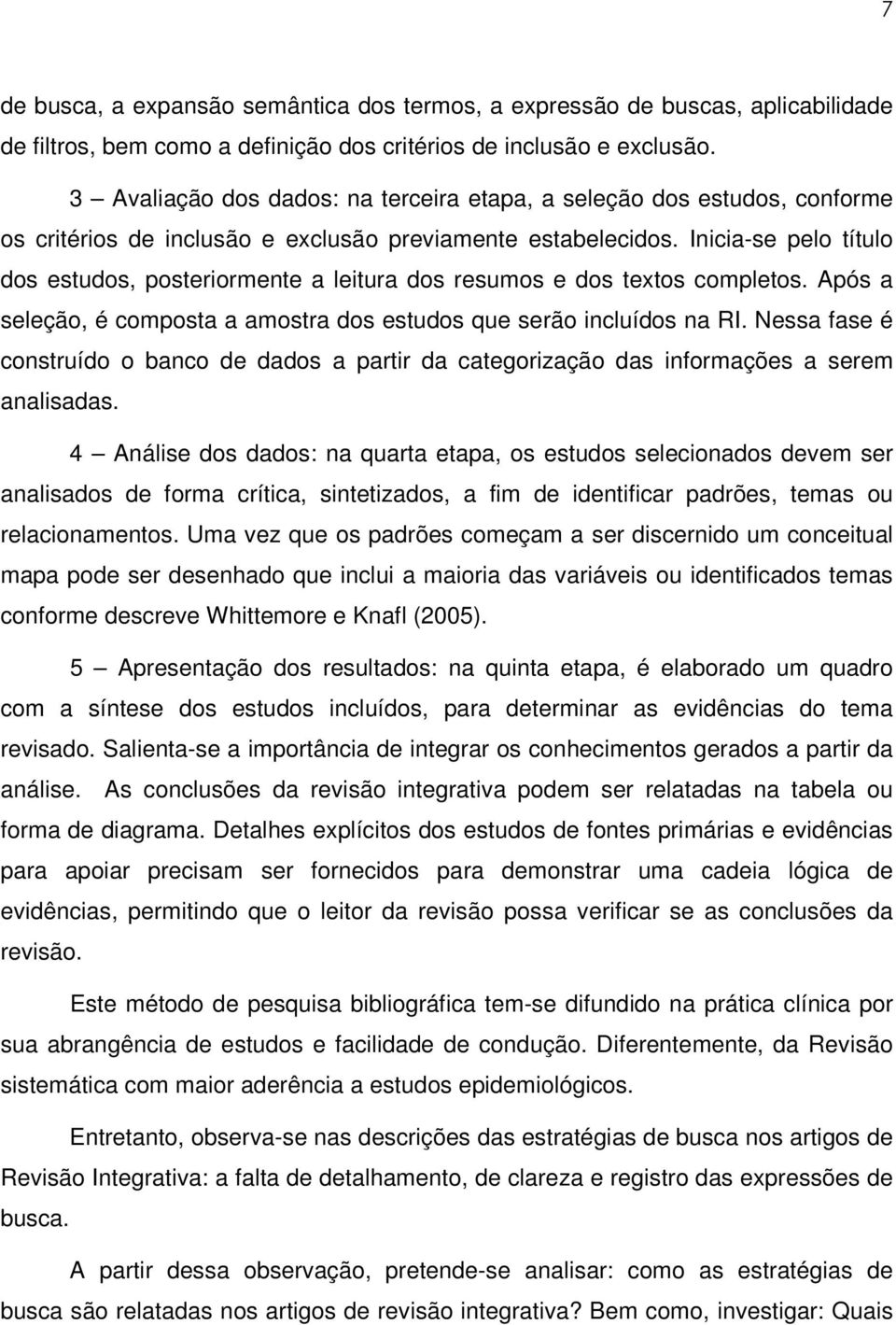 Inicia-se pelo título dos estudos, posteriormente a leitura dos resumos e dos textos completos. Após a seleção, é composta a amostra dos estudos que serão incluídos na RI.