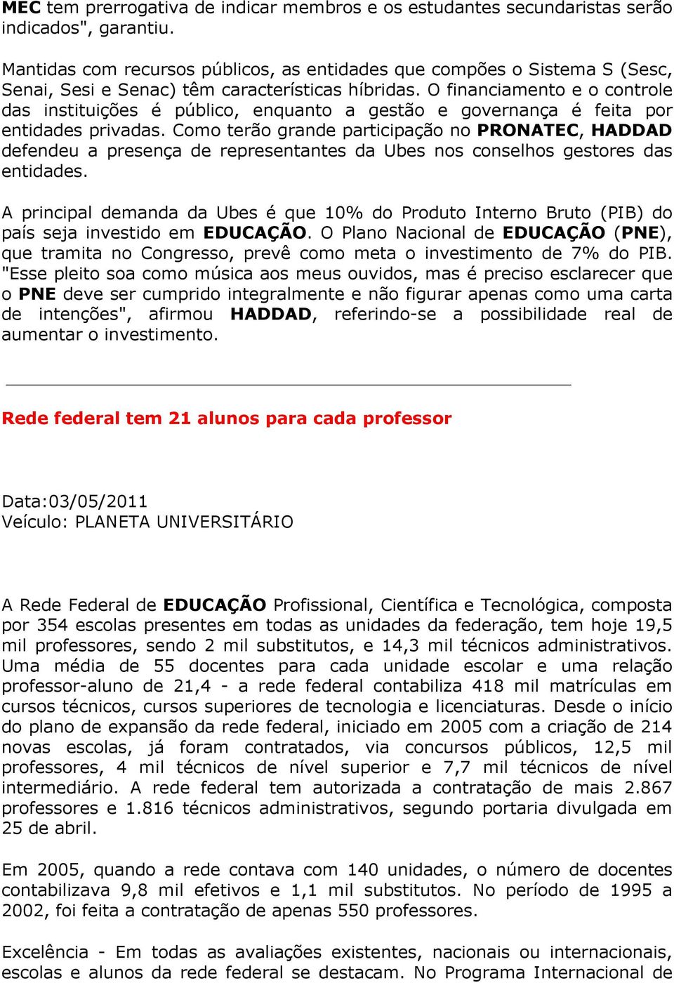 O financiamento e o controle das instituições é público, enquanto a gestão e governança é feita por entidades privadas.