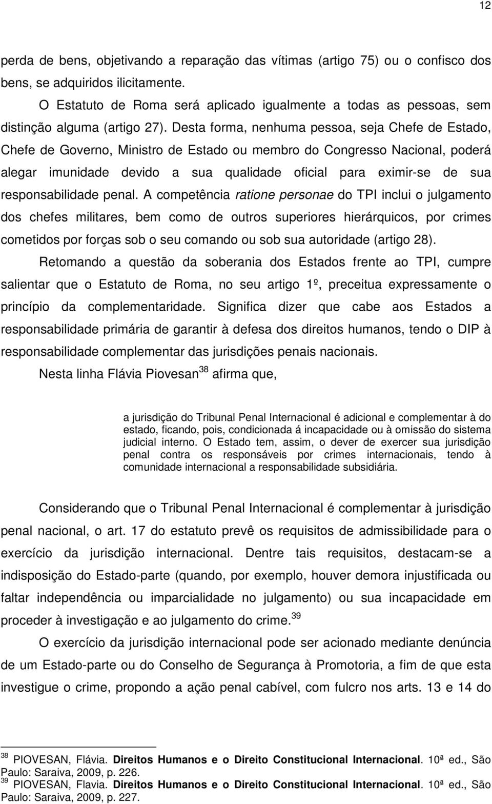 Desta forma, nenhuma pessoa, seja Chefe de Estado, Chefe de Governo, Ministro de Estado ou membro do Congresso Nacional, poderá alegar imunidade devido a sua qualidade oficial para eximir-se de sua