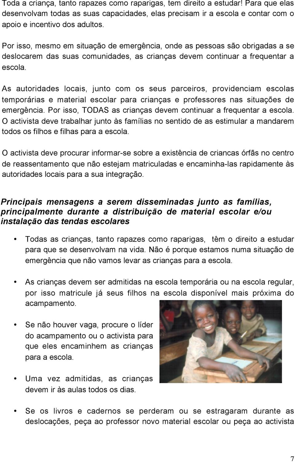 As autoridades locais, junto com os seus parceiros, providenciam escolas temporárias e material escolar para crianças e professores nas situações de emergência.