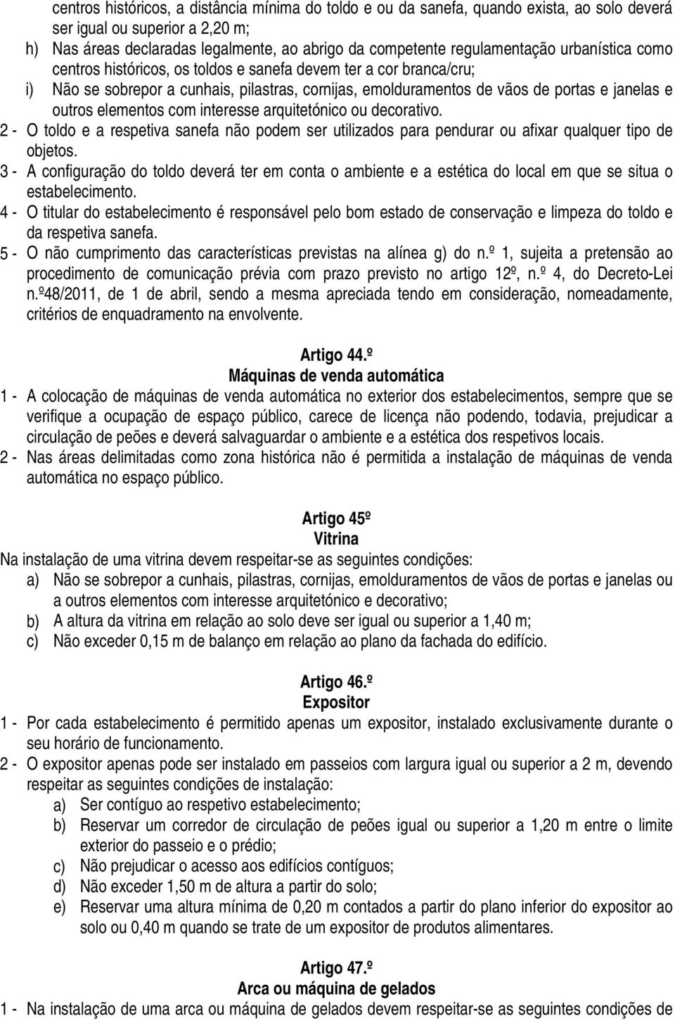 outros elementos com interesse arquitetónico ou decorativo. 2 - O toldo e a respetiva sanefa não podem ser utilizados para pendurar ou afixar qualquer tipo de objetos.