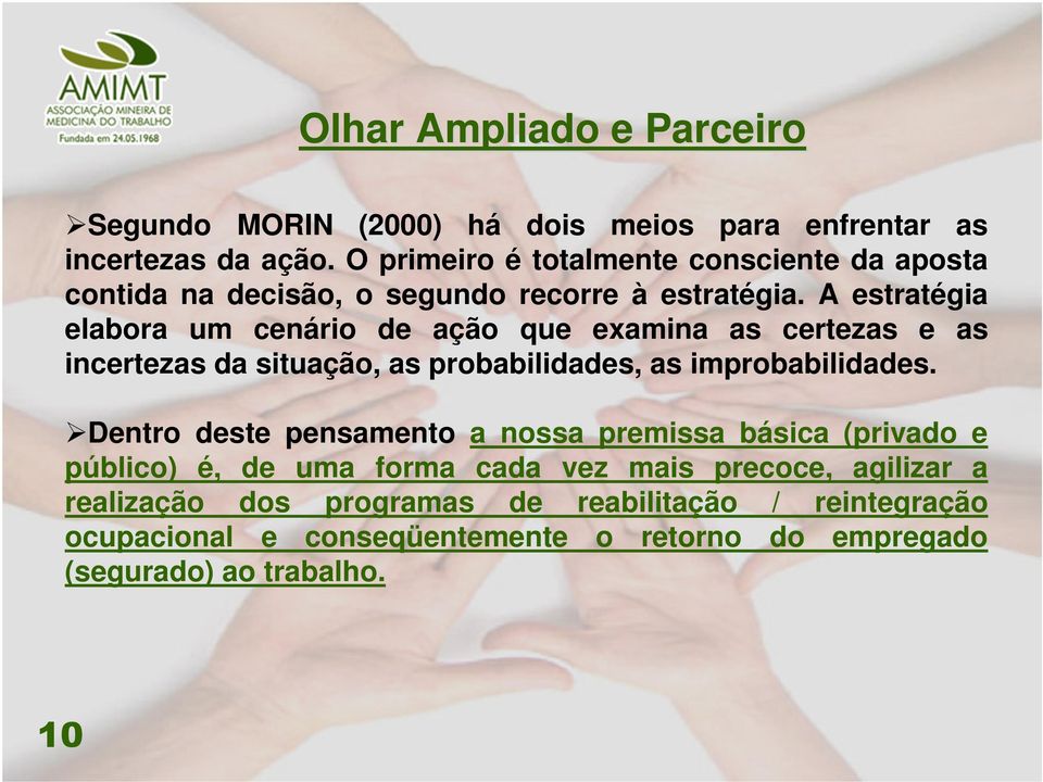 A estratégia elabora um cenário de ação que examina as certezas e as incertezas da situação, as probabilidades, as improbabilidades.