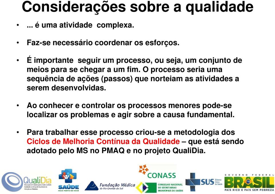 O processo seria uma sequência de ações (passos) que norteiam as atividades a serem desenvolvidas.