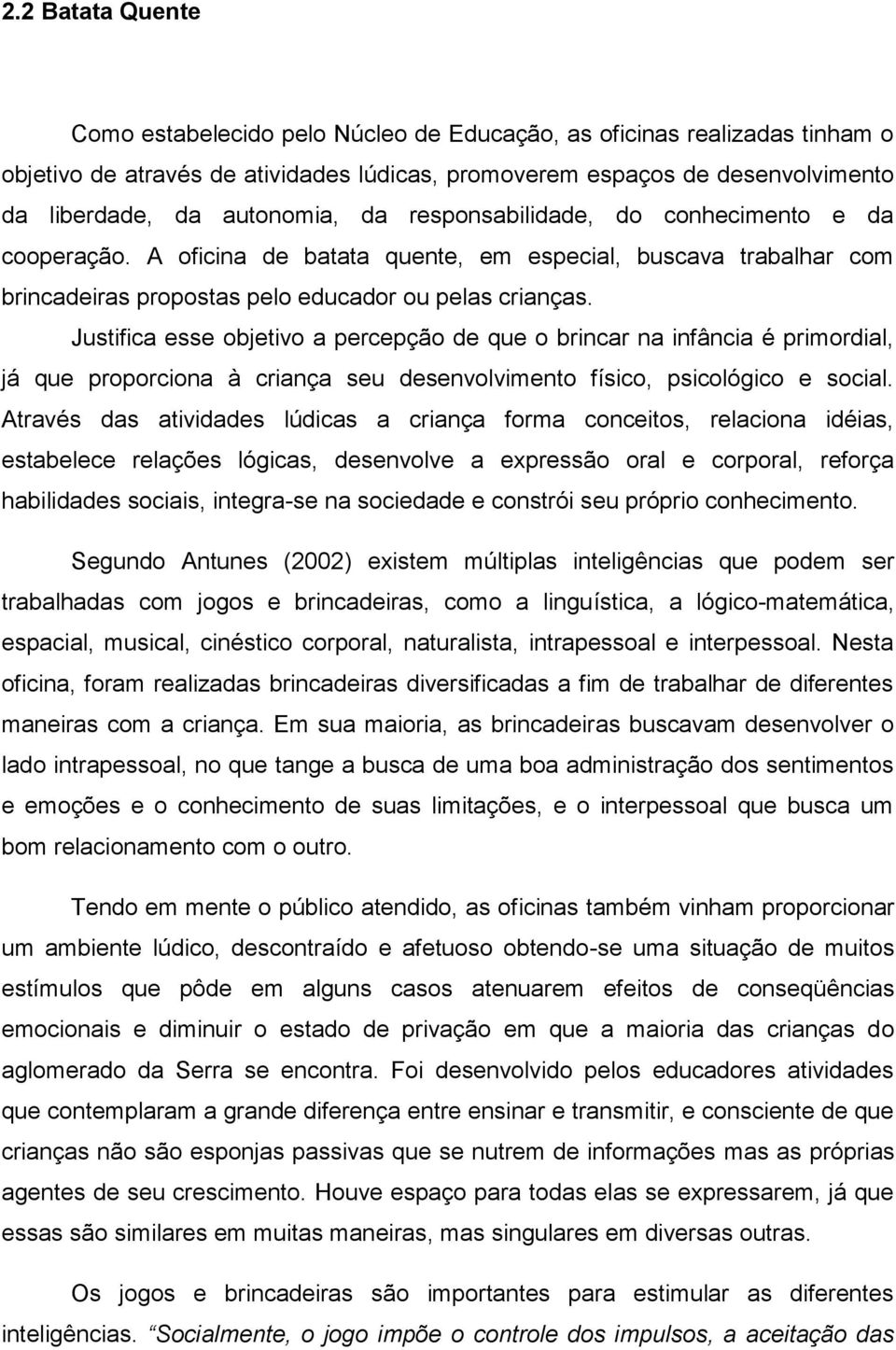 Justifica esse objetivo a percepção de que o brincar na infância é primordial, já que proporciona à criança seu desenvolvimento físico, psicológico e social.