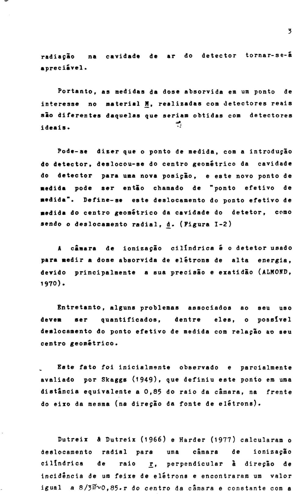 Pode-se dizer que o ponto de medida, com a introdução do detector, deslocou-se do centro geométrico da cavidade do detector para una nova posição, e este novo ponto de medida pode ser então chamado