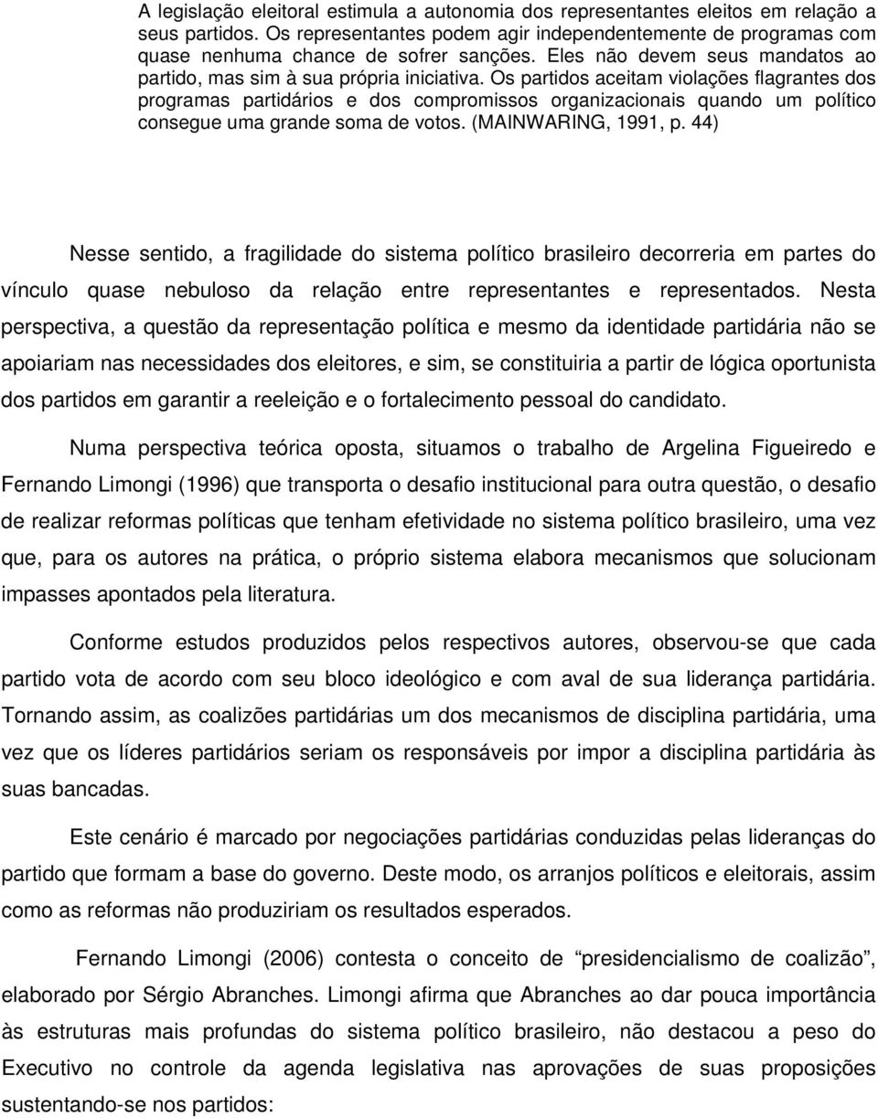 Os partidos aceitam violações flagrantes dos programas partidários e dos compromissos organizacionais quando um político consegue uma grande soma de votos. (MAINWARING, 1991, p.