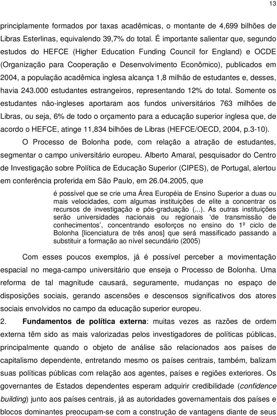 acadêmica inglesa alcança 1,8 milhão de estudantes e, desses, havia 243.000 estudantes estrangeiros, representando 12% do total.