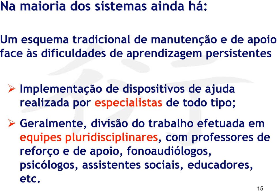 especialistas de todo tipo; Geralmente, divisão do trabalho efetuada em equipes