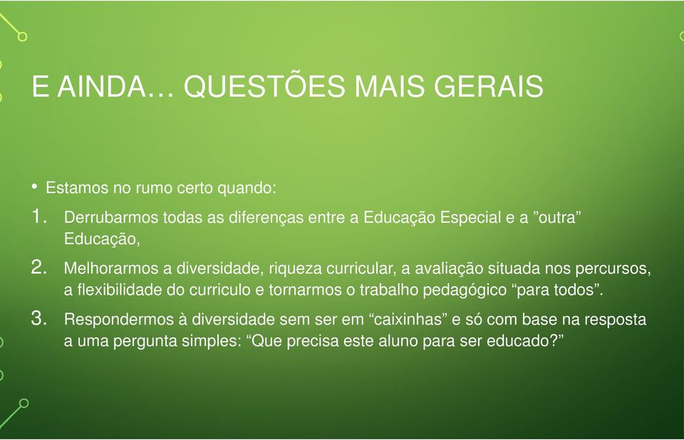 Melhorarmos a diversidade, riqueza curricular, a avaliação situada nos percursos, a flexibilidade do curriculo