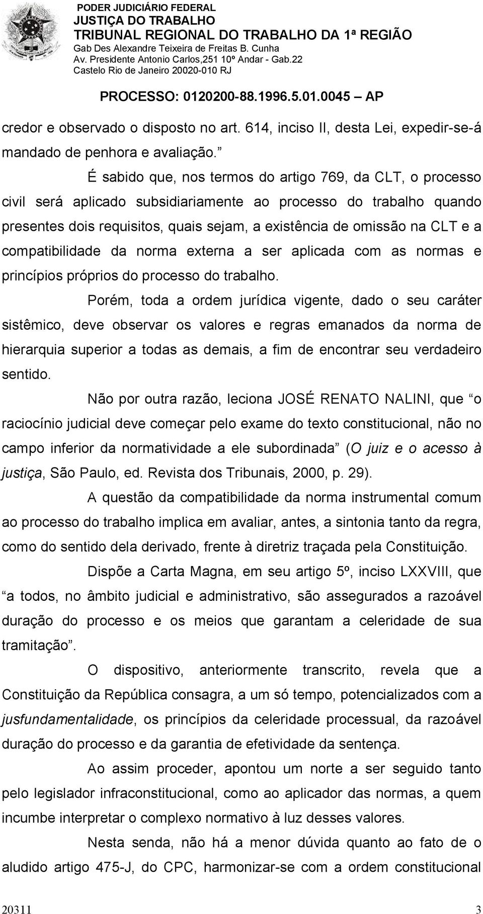 a compatibilidade da norma externa a ser aplicada com as normas e princípios próprios do processo do trabalho.