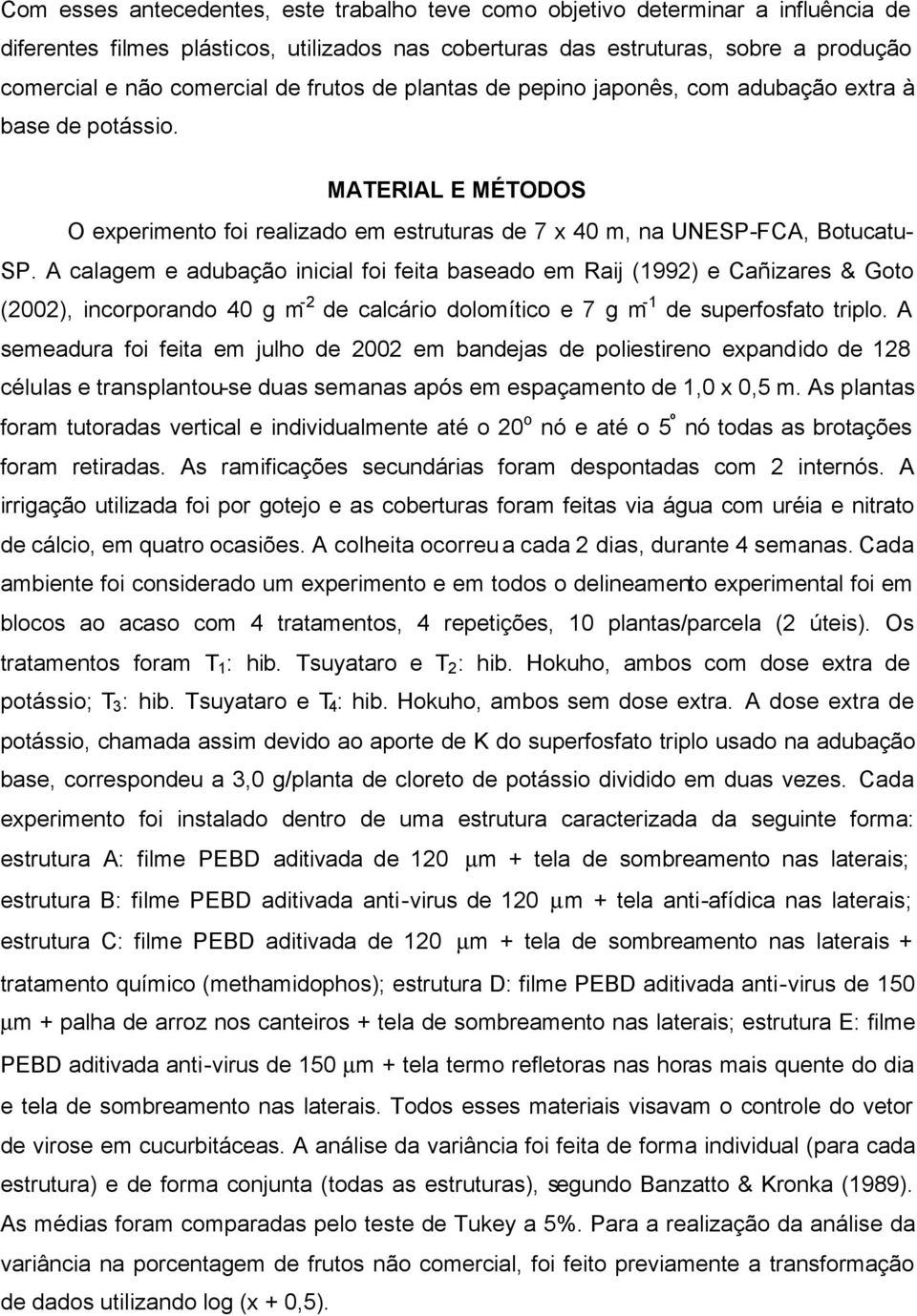 A calagem e adubação inicial foi feita baseado em Raij (1992) e Cañizares & Goto (2002), incorporando 40 g m -2 de calcário dolomítico e 7 g m -1 de superfosfato triplo.