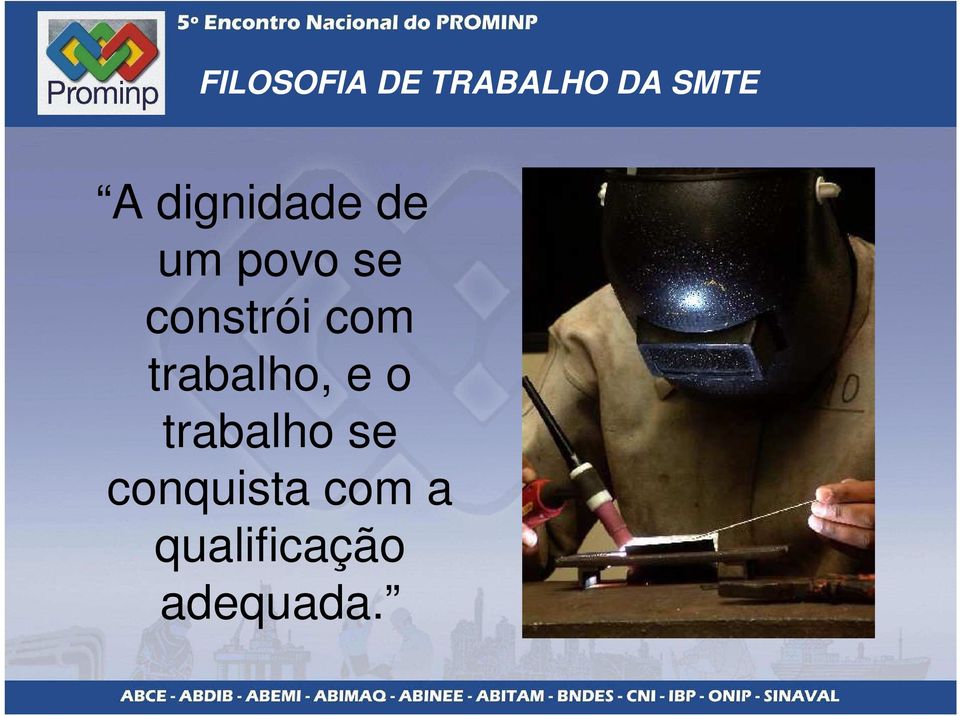 com trabalho, e o trabalho se