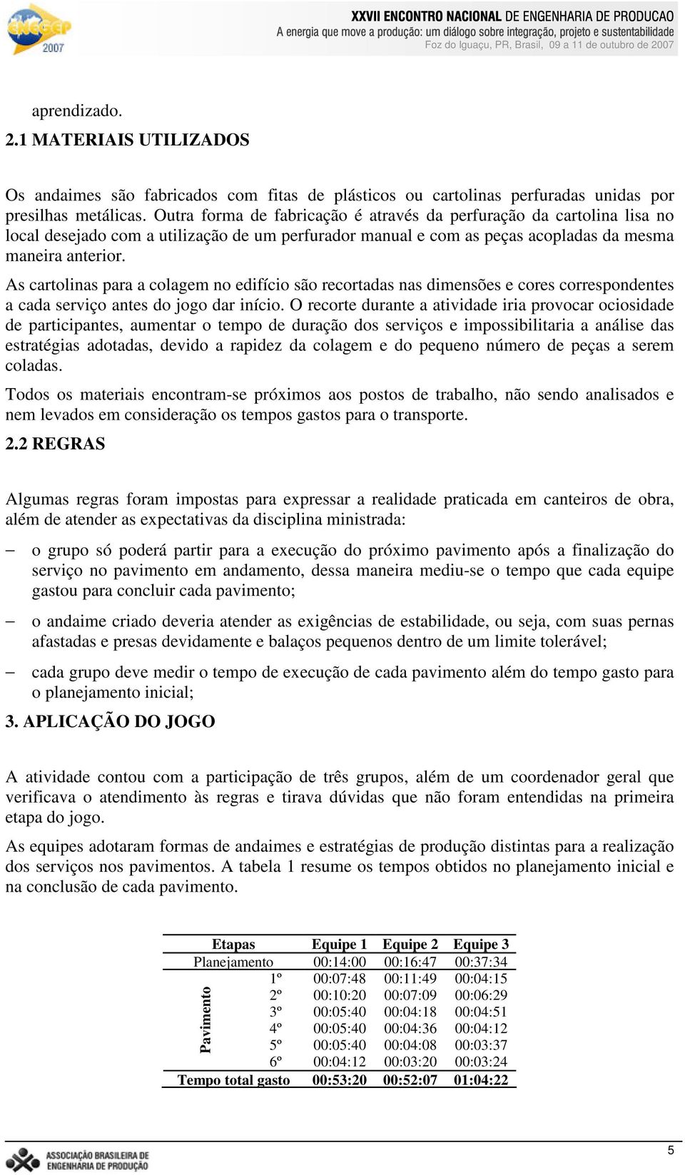 As cartolinas para a colagem no edifício são recortadas nas dimensões e cores correspondentes a cada serviço antes do jogo dar início.