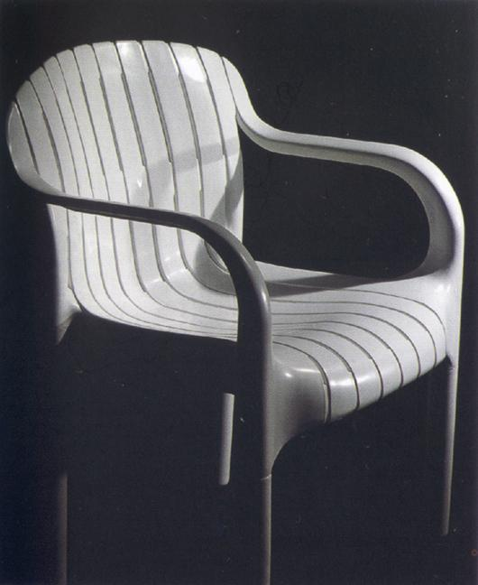 Figura, 2.19 Cadeira de braço Boston, segue as soluções construtivas do modelo Java, ambas fabricadas pela empresa francesa Stamp. Fonte: www.placeaudesign.com/wait/historique.htm, 05/08/2003.