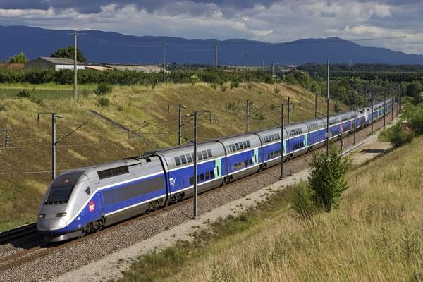 1 0 SISTEMAS DE TRANSPORTES SOBRE TRILHOS Metrô Trem VLT Bonde