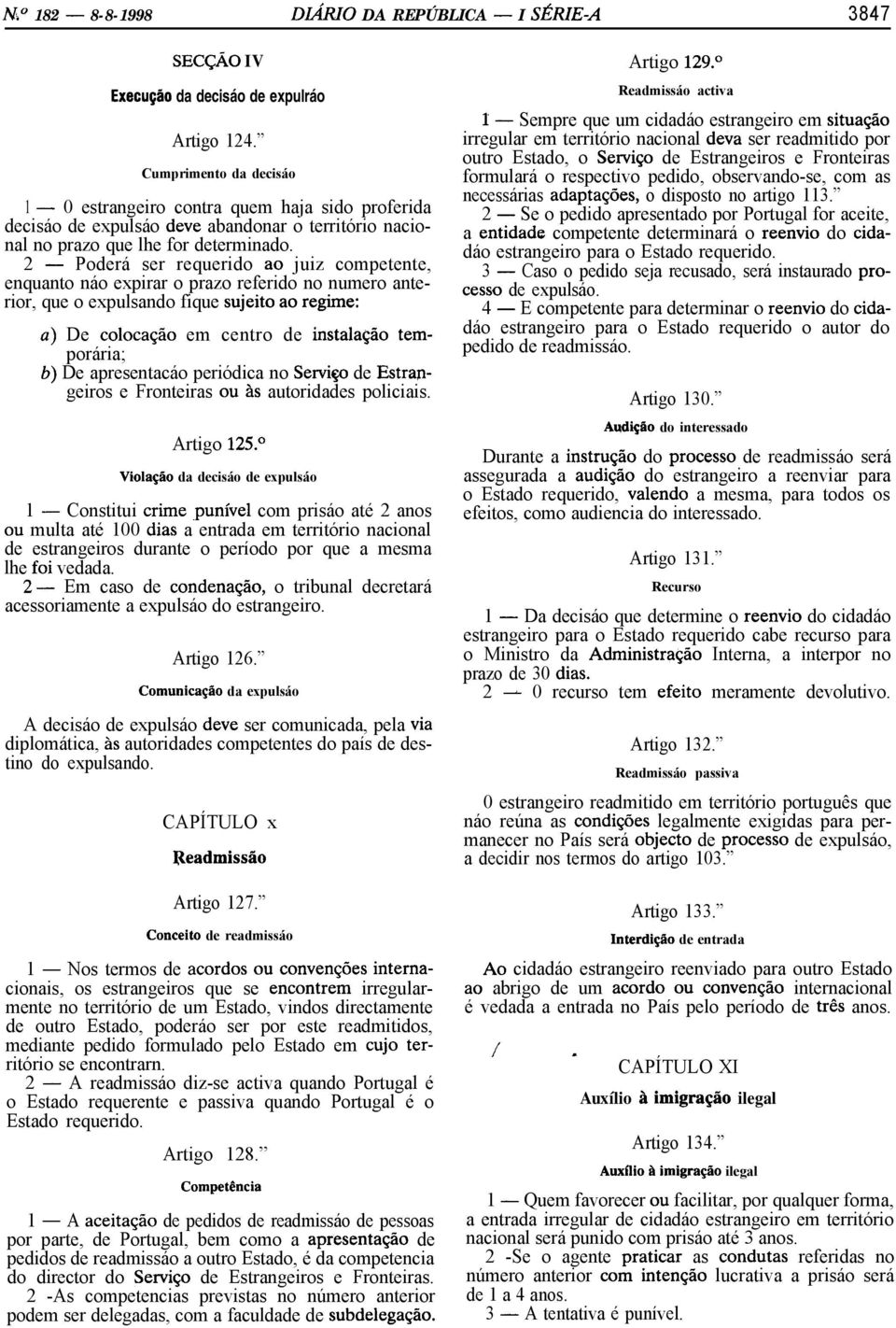 2 - Poderá ser requerido ao juiz competente, enquanto náo expirar o prazo referido no numero anterior, que o expulsando fique sujeito ao regime: a) De colocacáo em centro de instala@0 temporária; b)