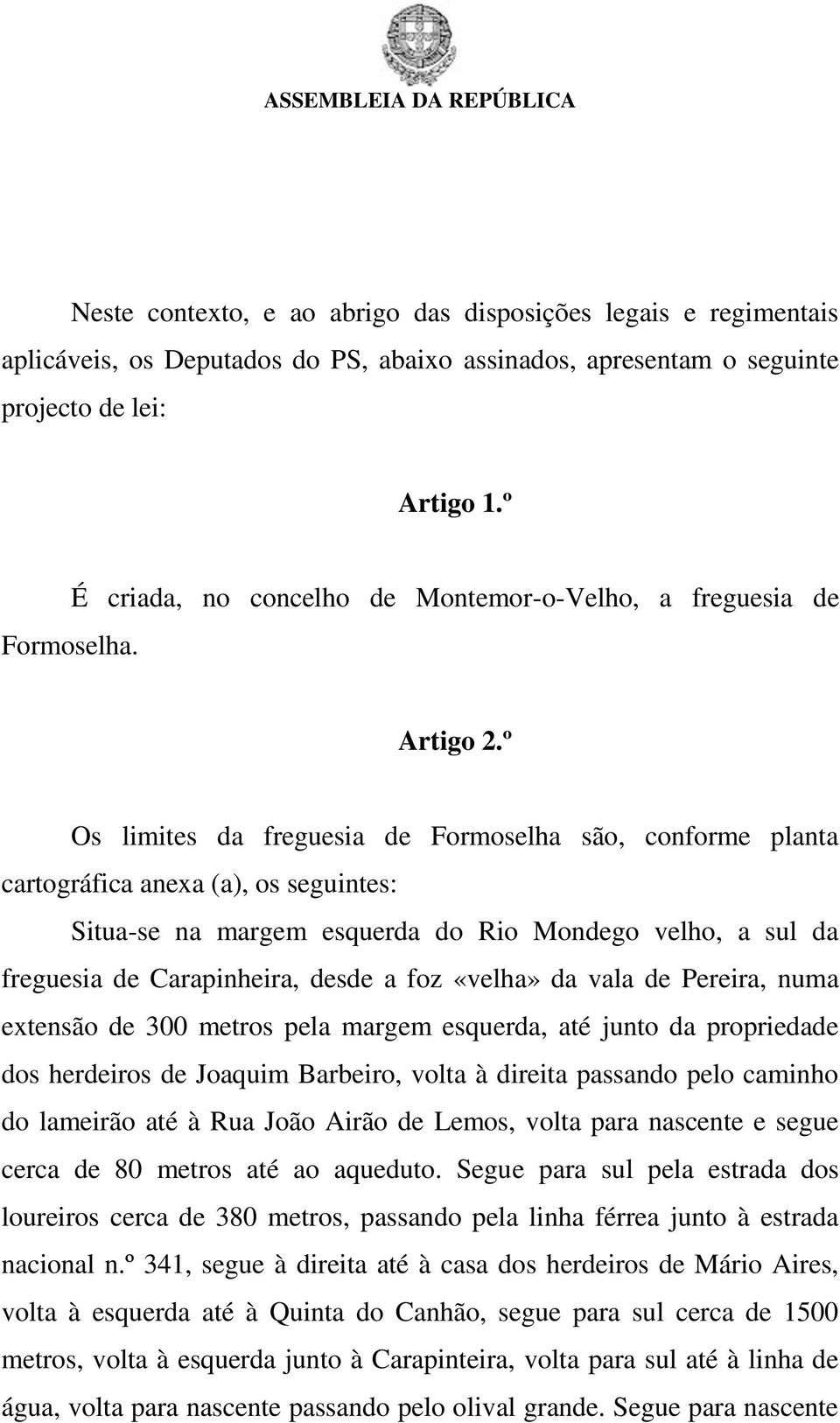 º Os limites da freguesia de Formoselha são, conforme planta cartográfica anexa (a), os seguintes: Situa-se na margem esquerda do Rio Mondego velho, a sul da freguesia de Carapinheira, desde a foz