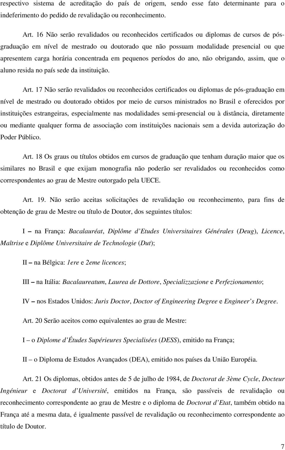 concentrada em pequenos períodos do ano, não obrigando, assim, que o aluno resida no país sede da instituição. Art.