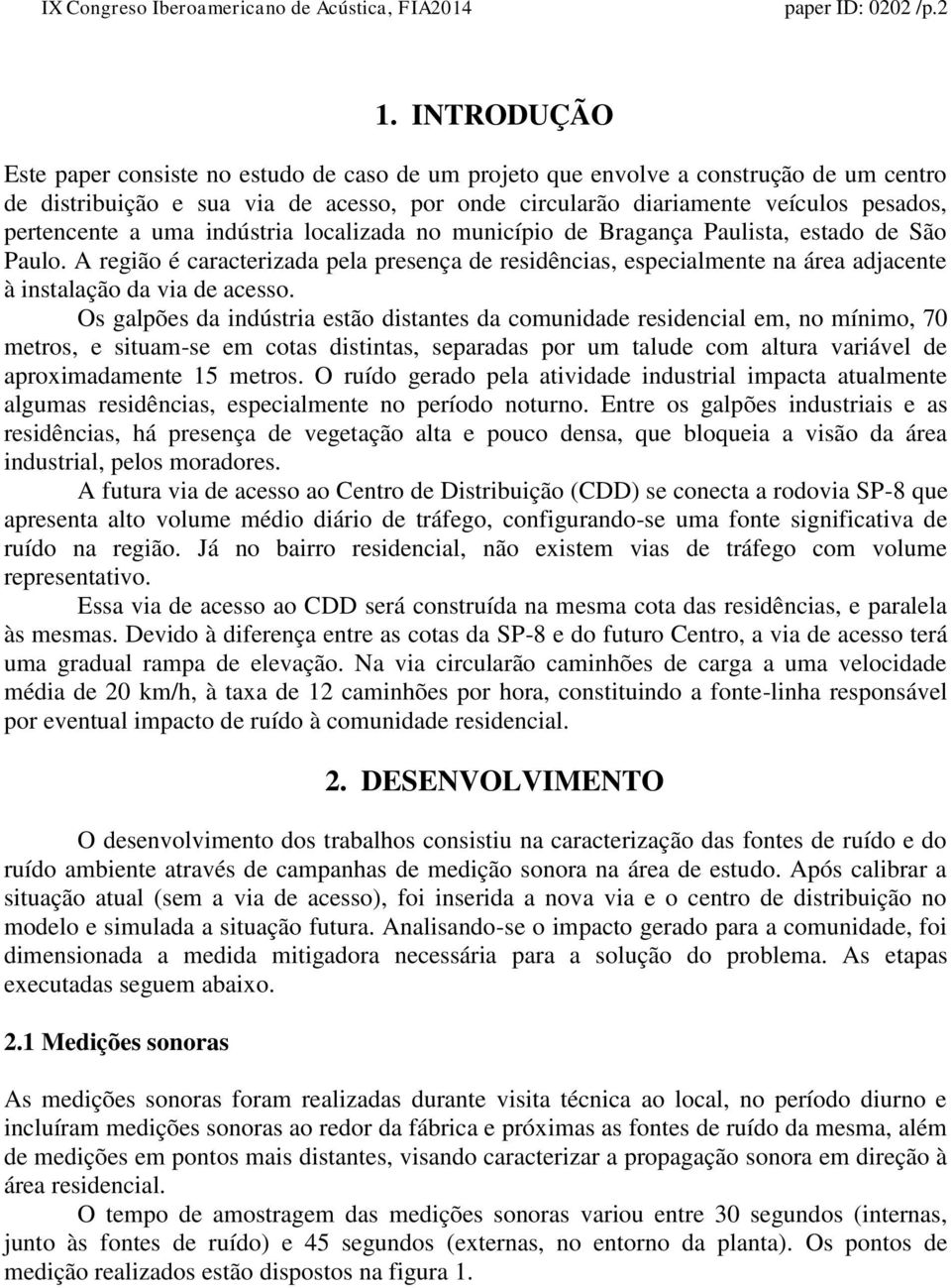 a uma indústria localizada no município de Bragança Paulista, estado de São Paulo. A região é caracterizada pela presença de residências, especialmente na área adjacente à instalação da via de acesso.