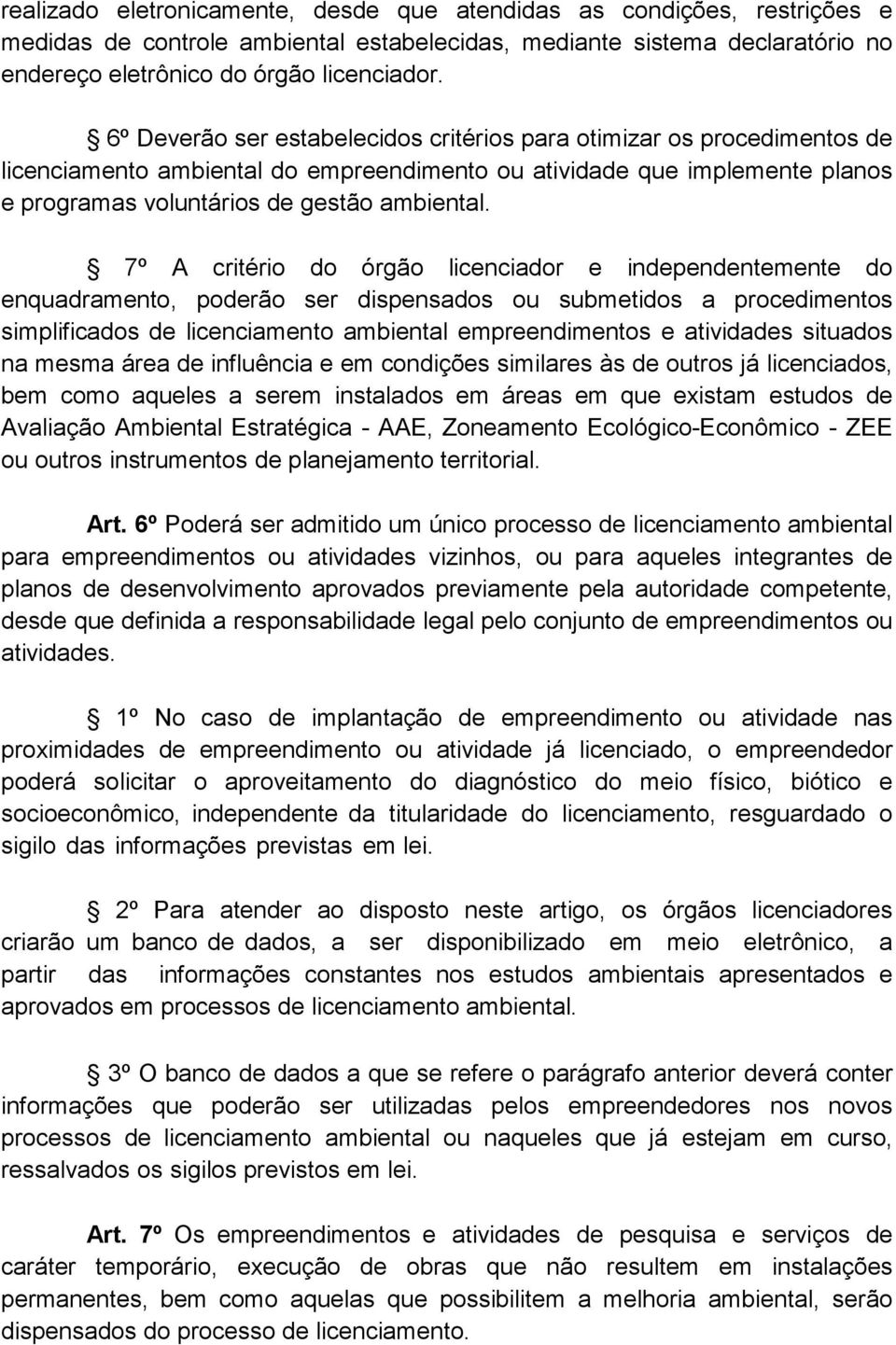 7º A critério do órgão licenciador e independentemente do enquadramento, poderão ser dispensados ou submetidos a procedimentos simplificados de licenciamento ambiental empreendimentos e atividades