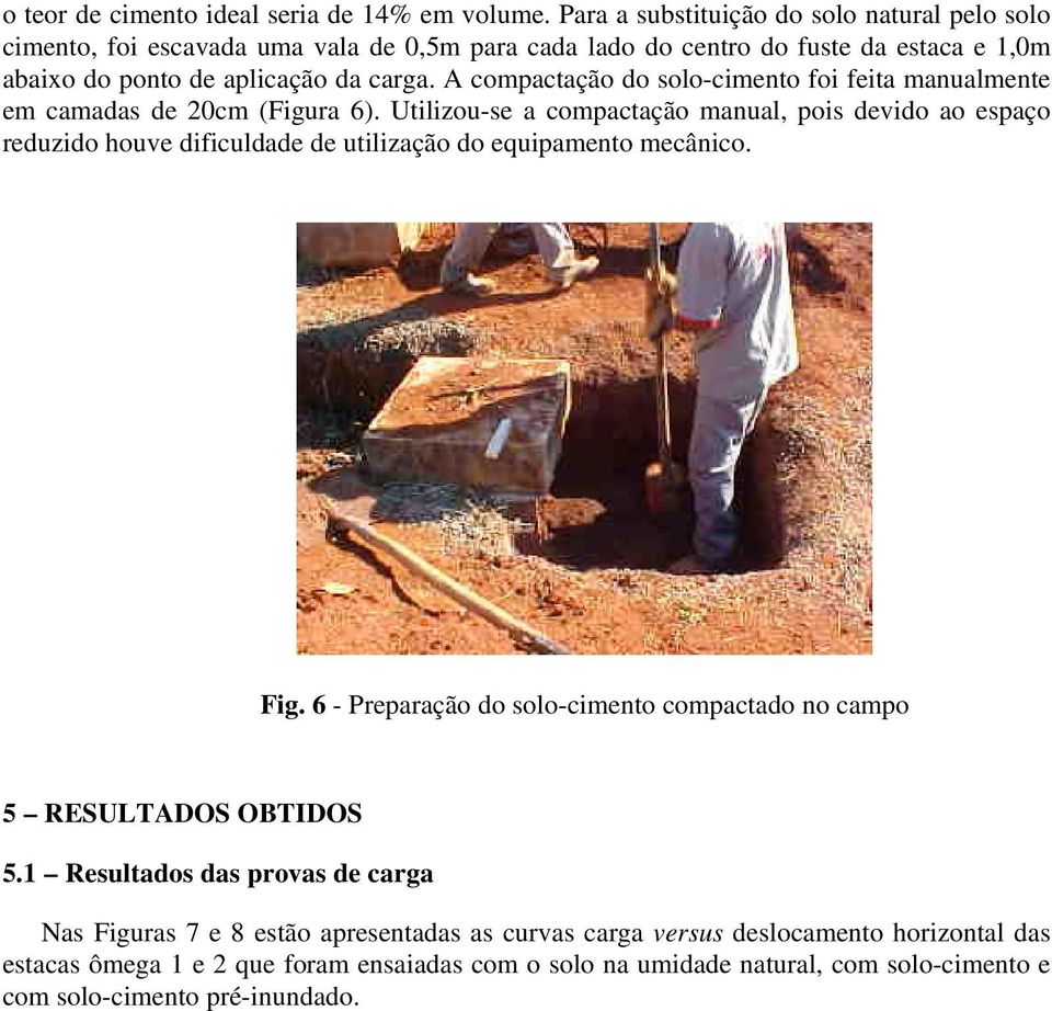 A compactação do solo-cimento foi feita manualmente em camadas de 2cm (Figura 6).
