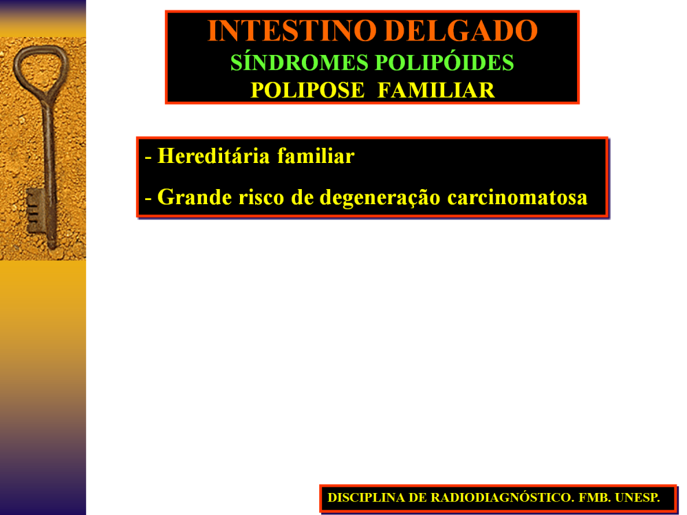 Tomografia da pelve com contraste venoso e via oral mostrando o reto com contraste e parede bastante espessada com densidade de partes moles. Trata-se de um caso de câncer do reto.