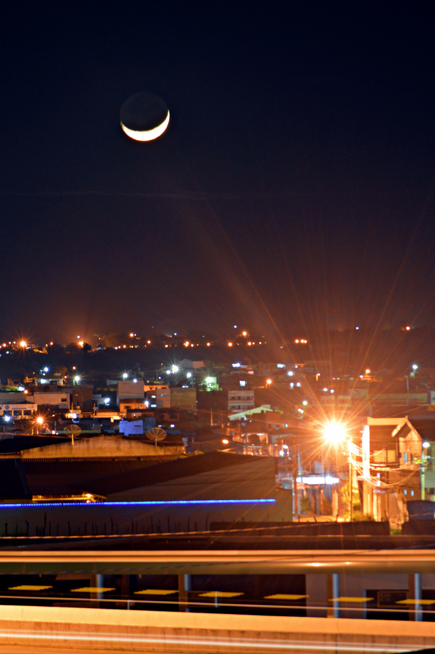 Figura 5: Fases mais detalhadas Neste momento, a face lunar visível a partir da Terra está totalmente iluminada pelo Sol.